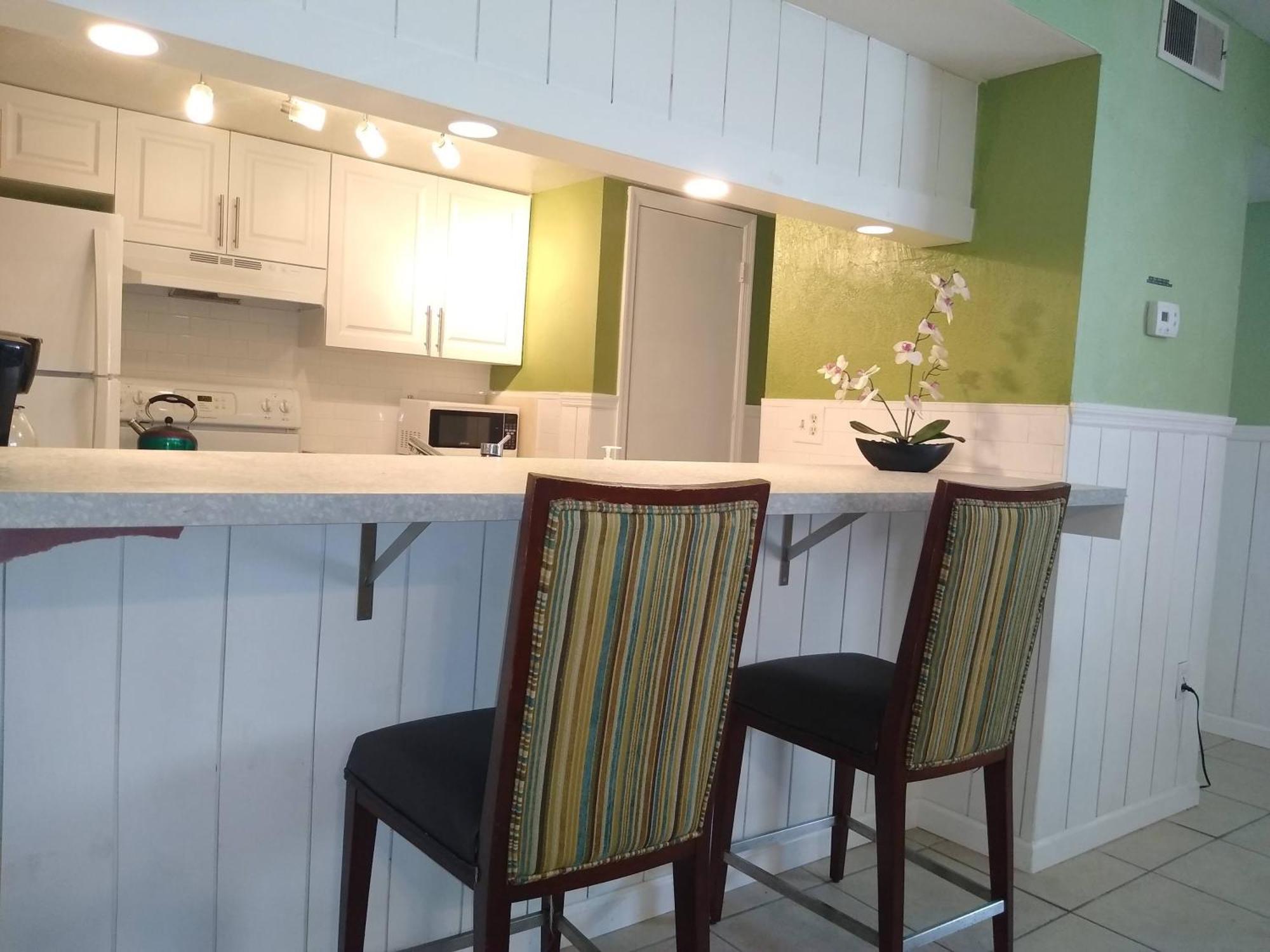 Affordable Two Bedroom Tropical Condo - Private Beach, Pools, Hot Tub St. Petersburg Exterior photo